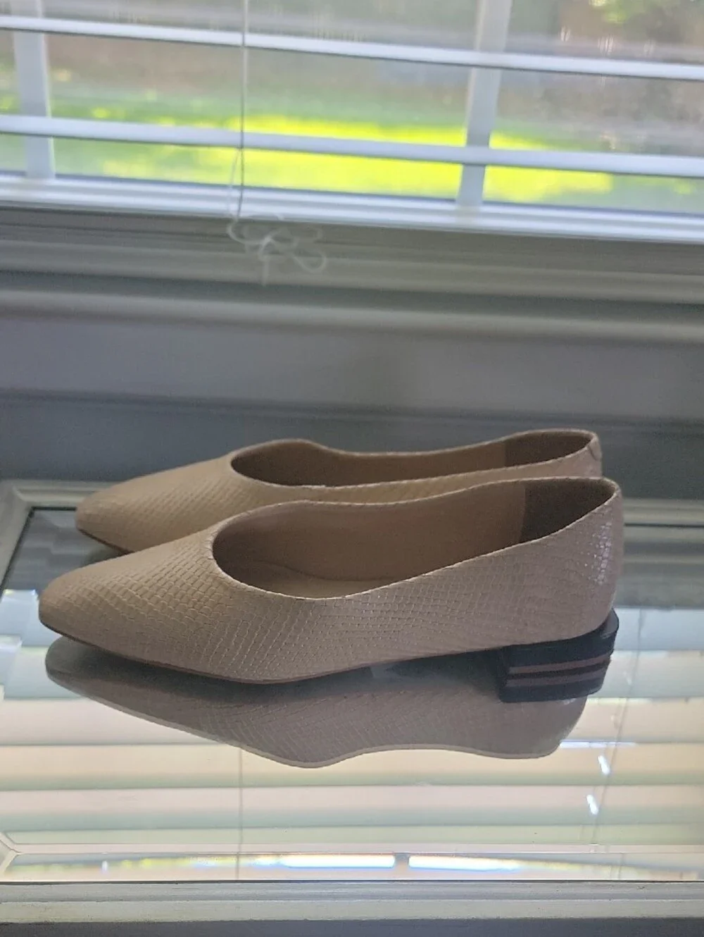 Saks Fifth Avenue Beige/Nude Textured Pointed Flats